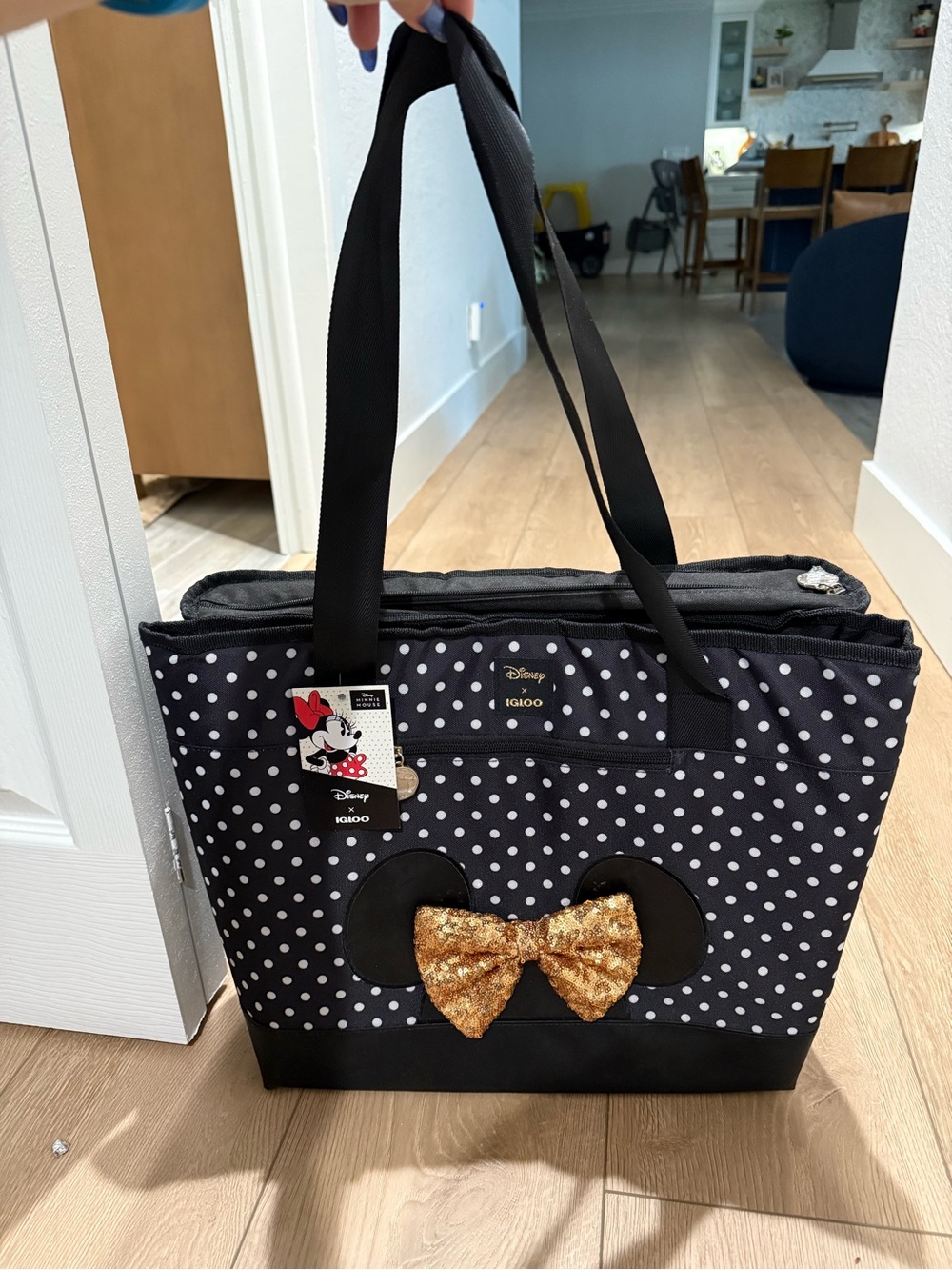 NWT! Disney Minnie Tote with Gold Sequin Bow- Igloo Cooler bag